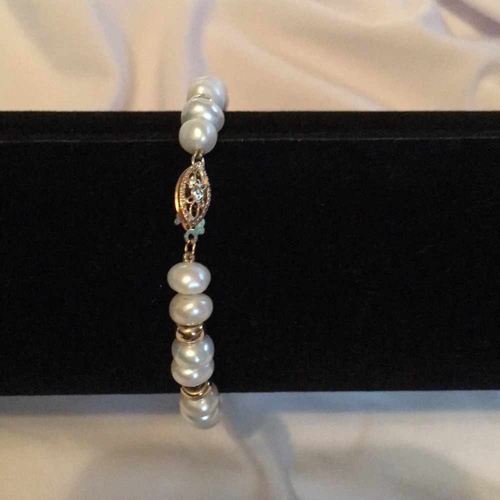 14K yellow Gold Pearl Bracelet - Picture 3 of 5